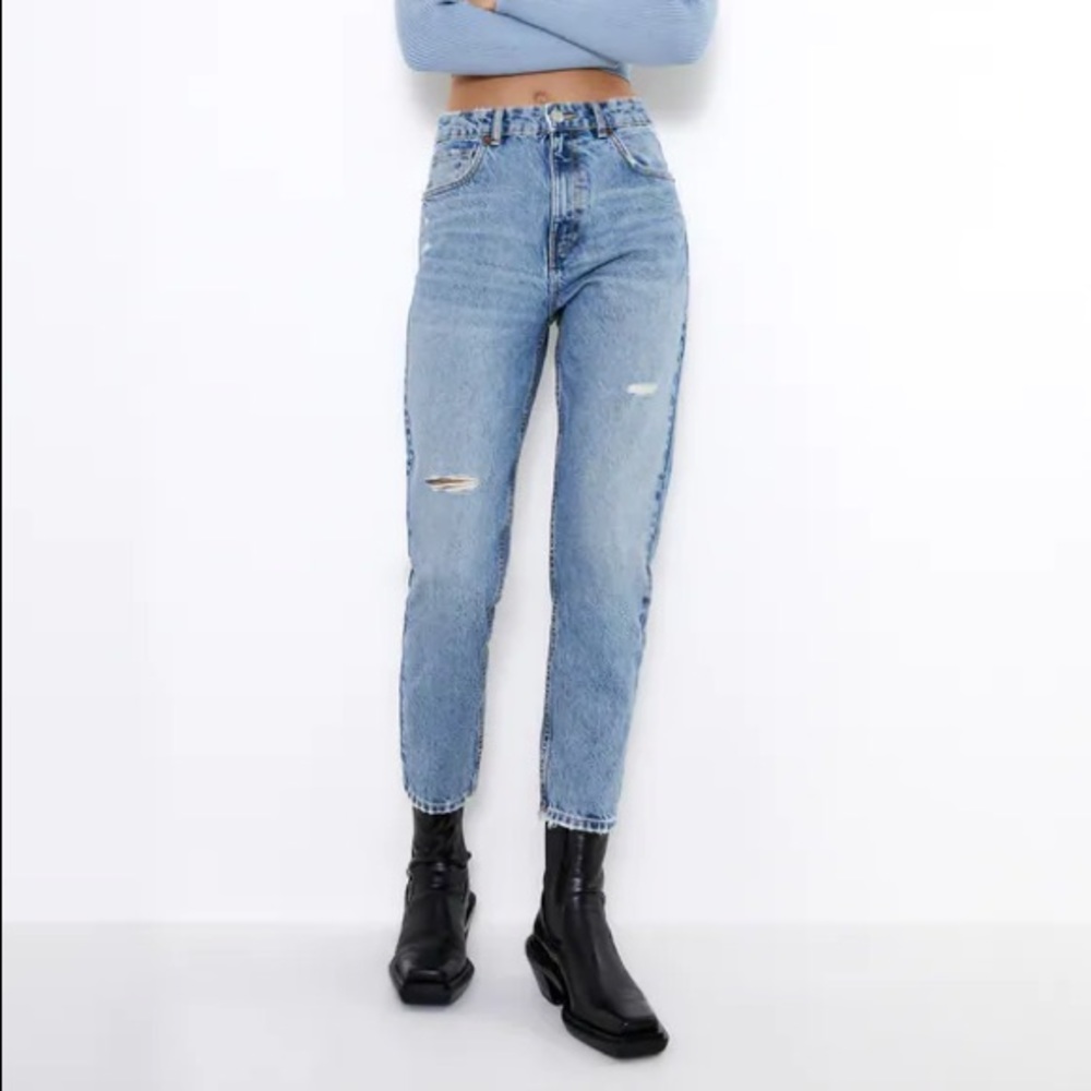 NWOT ZARA RIPPED MOM FIT JEANS Mid-blue US 27 / 4